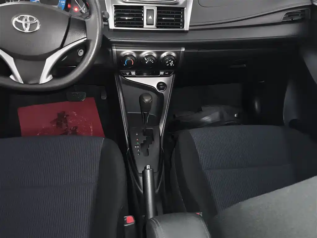Toyota Yaris L 2015 — фото 14