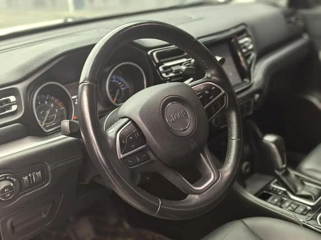 Jeep Grand Commander 2019 — фото 4
