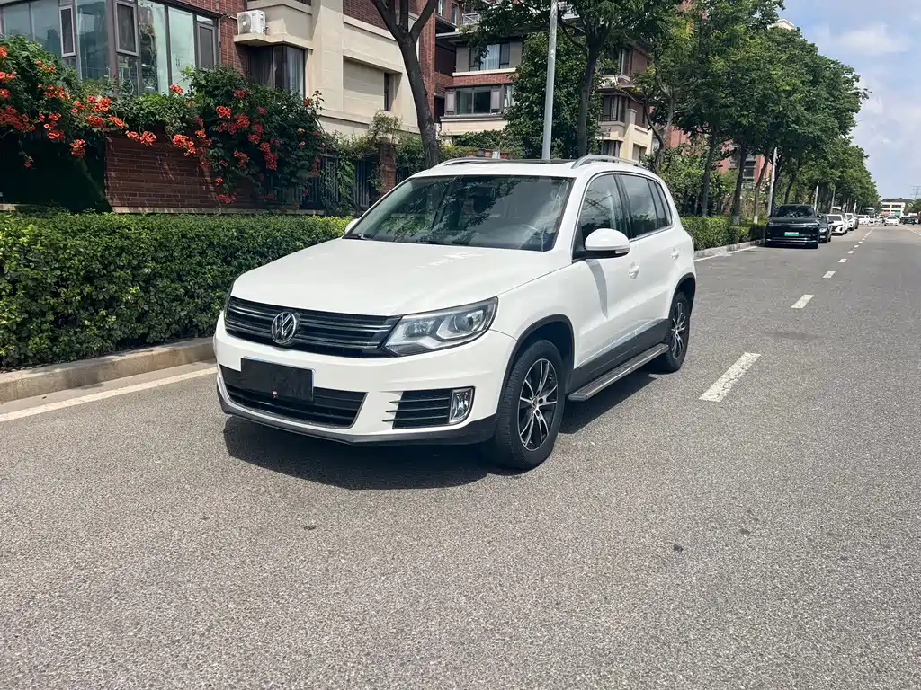 Volkswagen Tiguan 2015 — фото 1