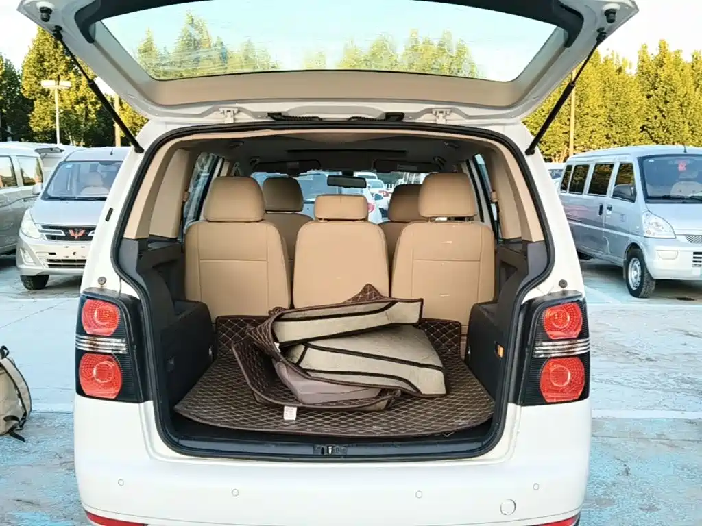 Volkswagen Touran 2015 — фото 19