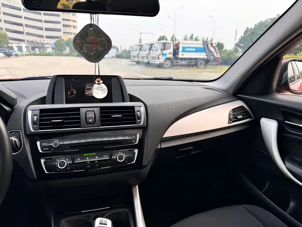 BMW 1 Series 2016 — фото 16