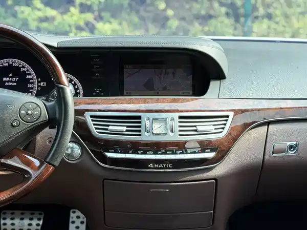 Mercedes-Benz G-Class 2013