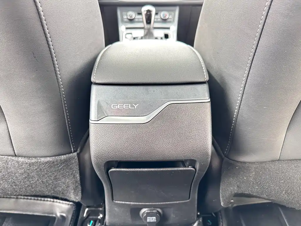 Geely Emgrand 2021 — фото 12