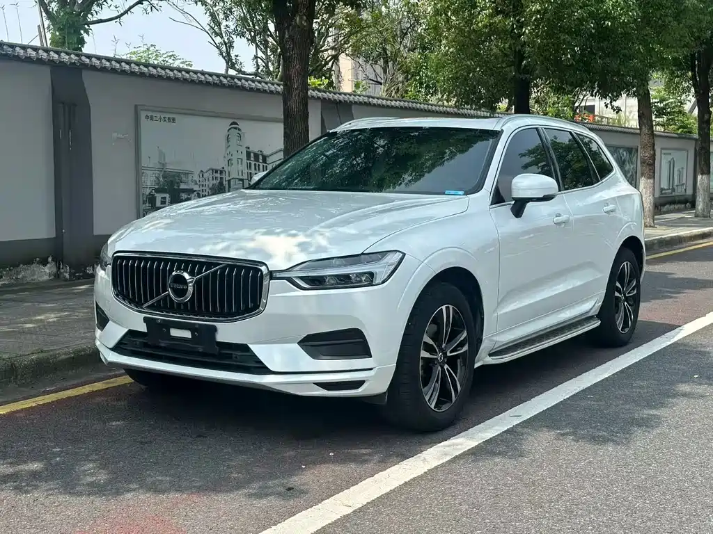 Volvo XC60 2018 — фото 1