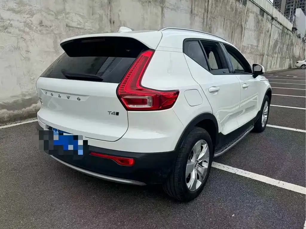 Volvo XC40 2022 — фото 2