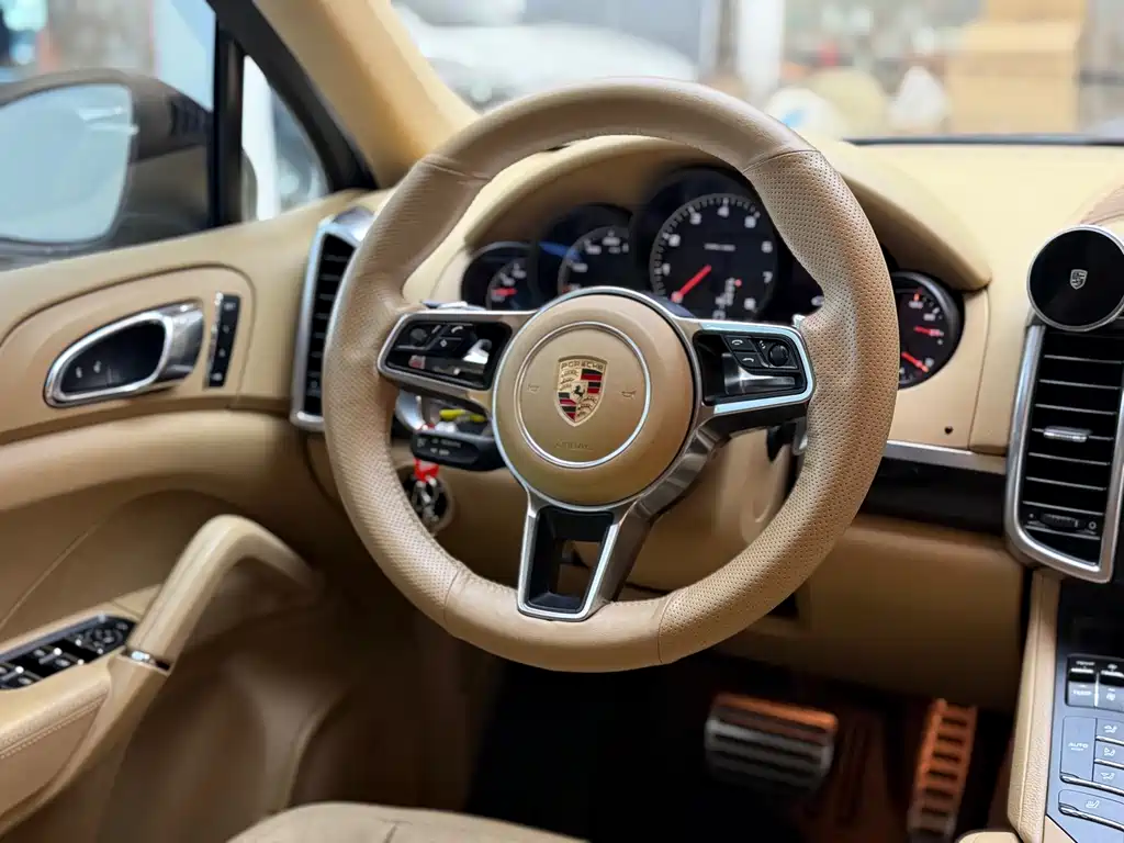 Porsche Cayenne 2015 — фото 11