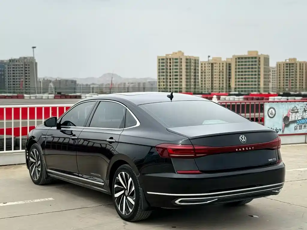 Volkswagen Passat 2022 — фото 3