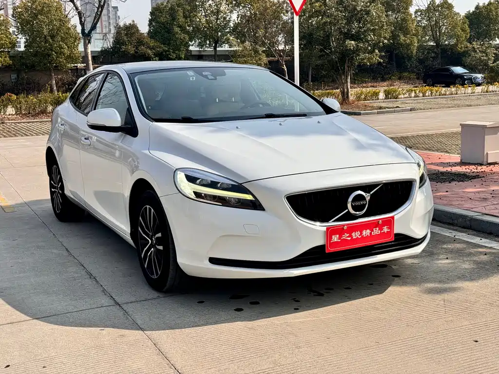 Volvo V40 2017 — фото 3