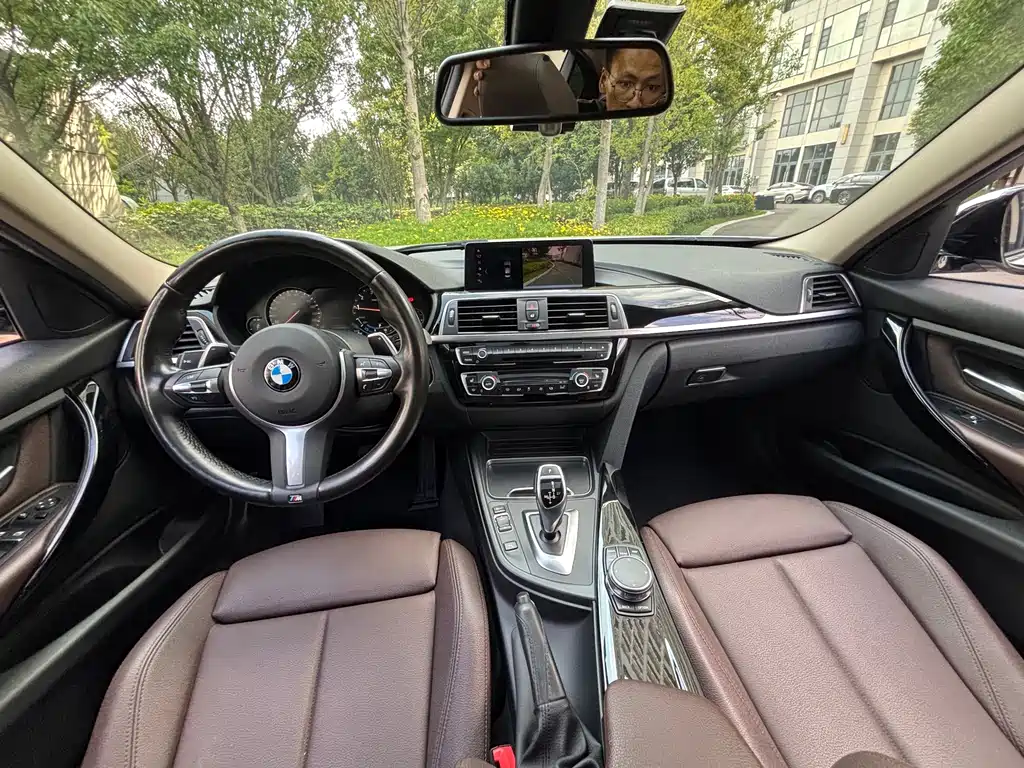 BMW 3 Series 2019 — фото 13