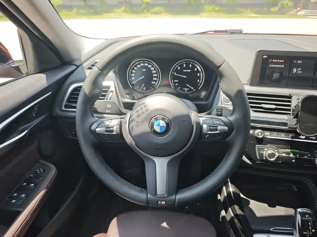BMW 1 Series 2020 — фото 12