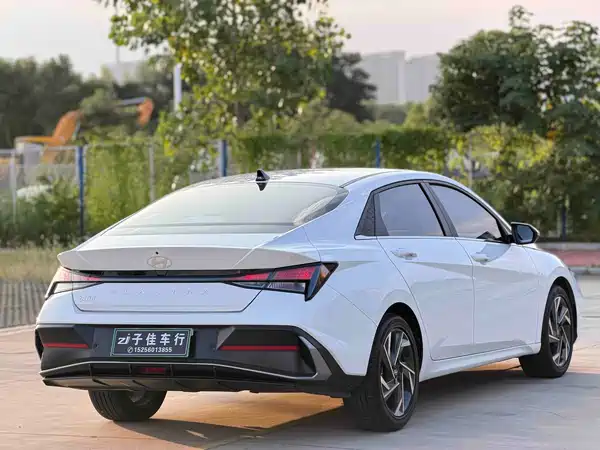 Hyundai Elantra 2024