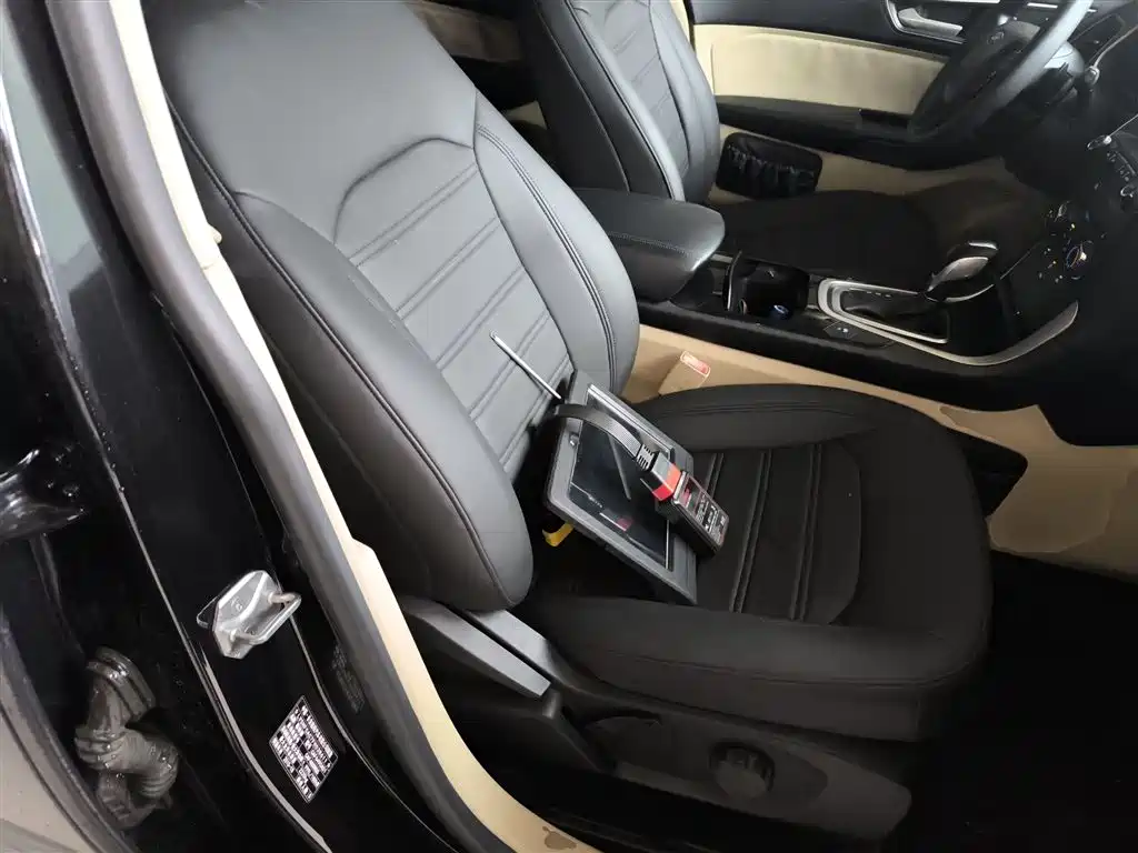 Ford Edge 2015 — фото 25
