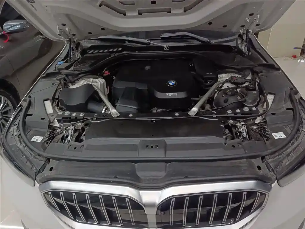 BMW 5 Series 2025 — фото 16