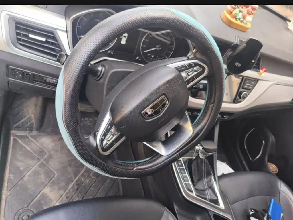 Geely Vision X3 2019 — фото 12