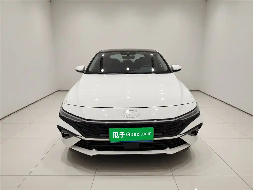 Hyundai Elantra 2023 — фото 3