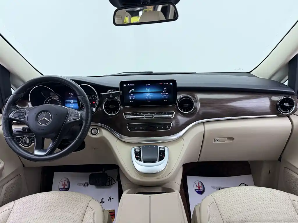Mercedes-Benz V-Class 2021 — фото 12