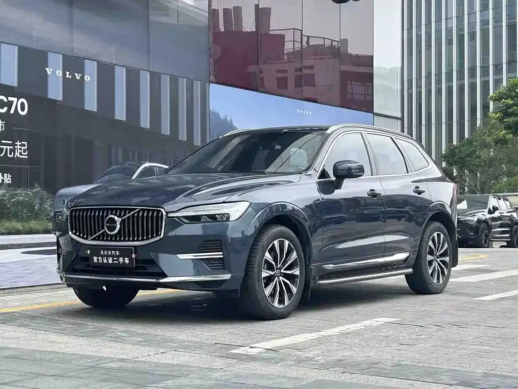 Volvo XC60 2024 — фото 1