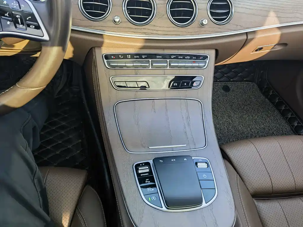 Mercedes-Benz E-Class 2022 — фото 17