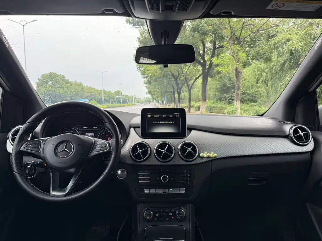 Mercedes-Benz B-Class 2016 — фото 12