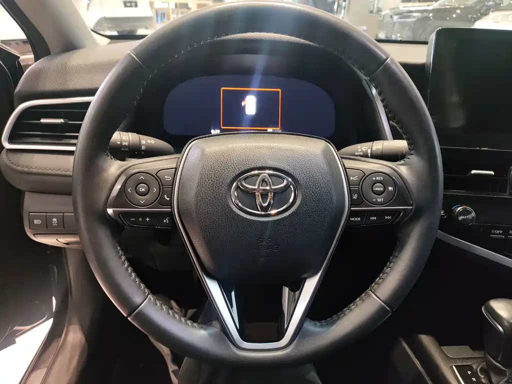 Toyota Camry 2022 — фото 10