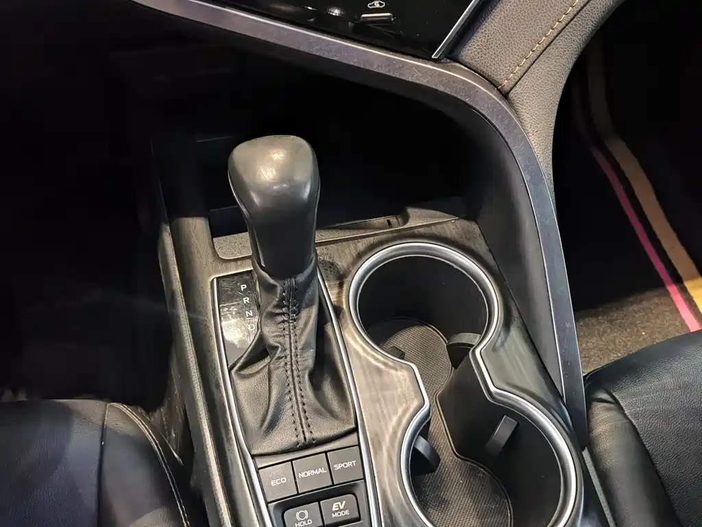 Toyota Camry 2022 — фото 12