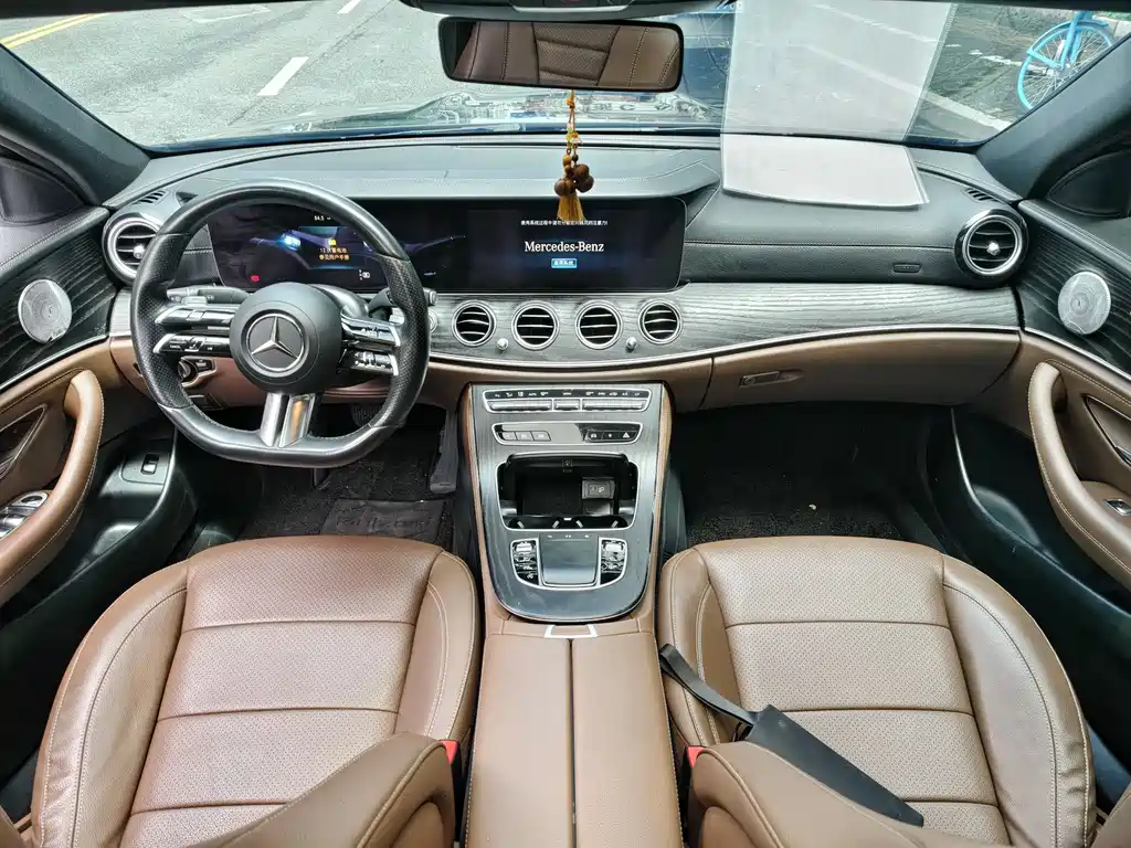 Mercedes-Benz E-Class 2021 — фото 25
