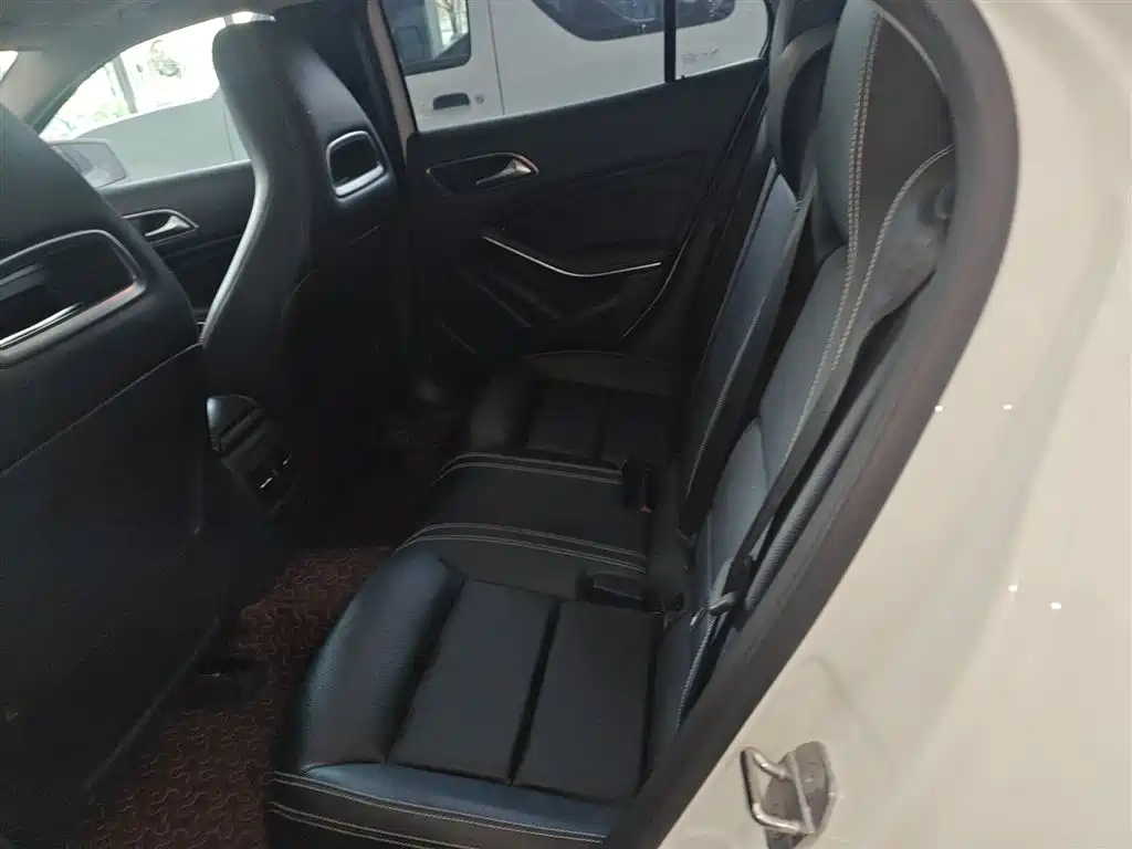 Mercedes-Benz GLA 2018 — фото 17