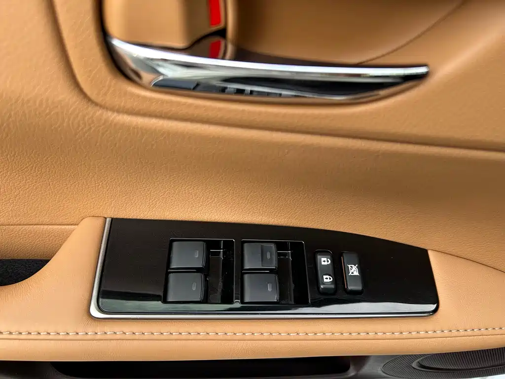 Lexus ES 2016 — фото 16