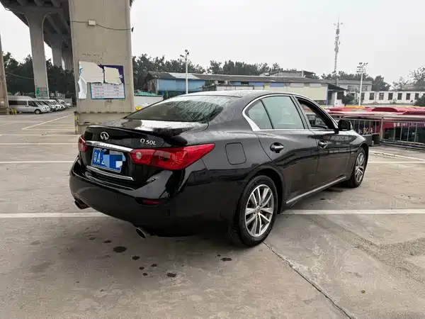 Infiniti Q50L 2015