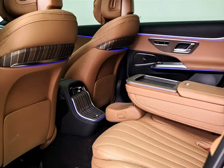 Mercedes-Benz E-Class 2025 — фото 8