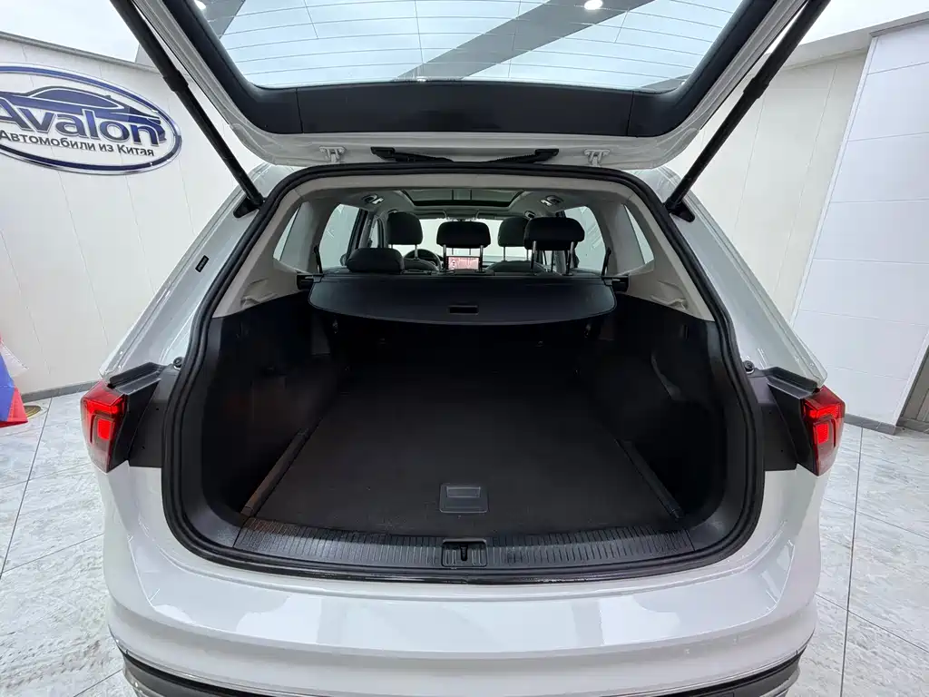 Volkswagen Tiguan L 2023 — фото 19