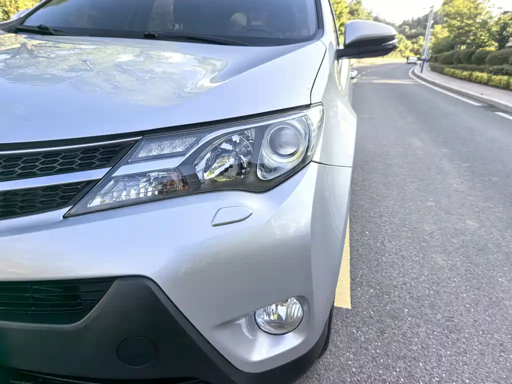 Toyota RAV4 2014 — фото 15
