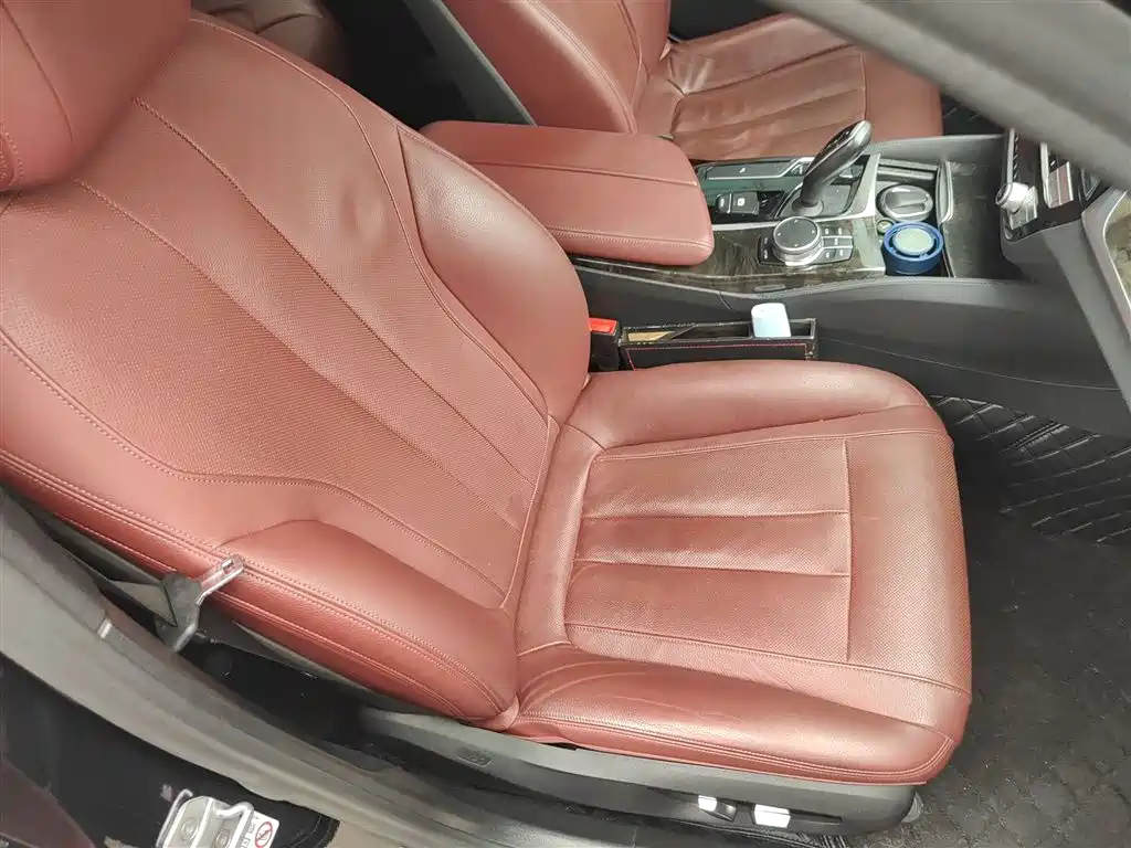 BMW 5 Series 2018 — фото 18