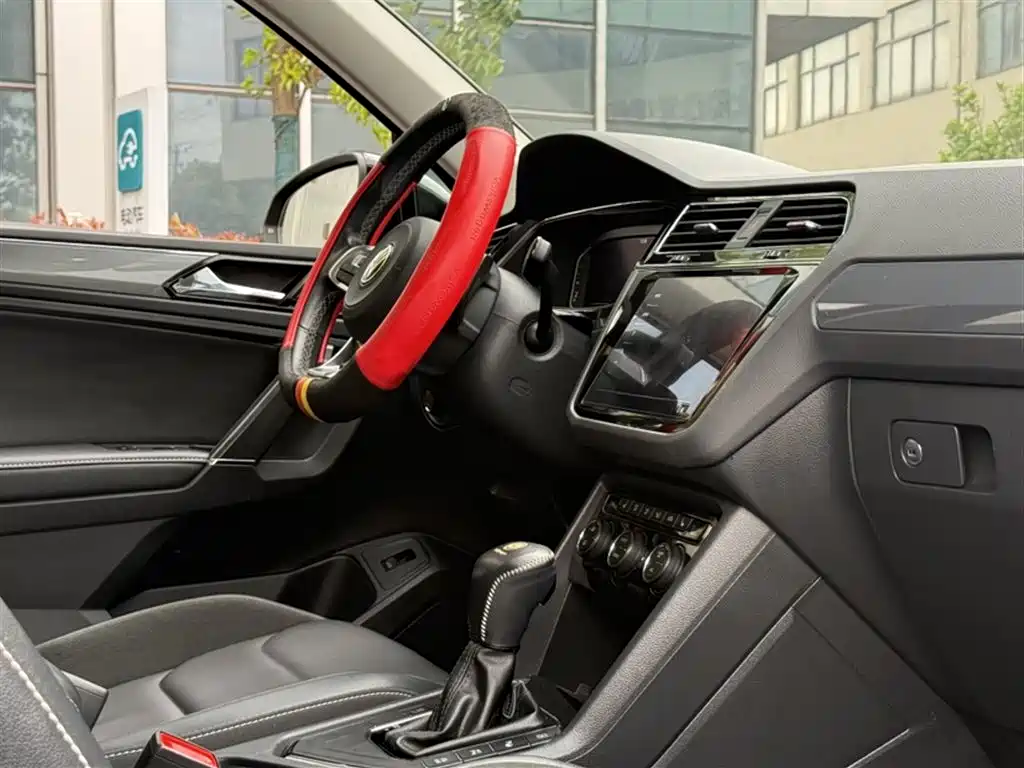 Volkswagen Tiguan L 2020 — фото 13