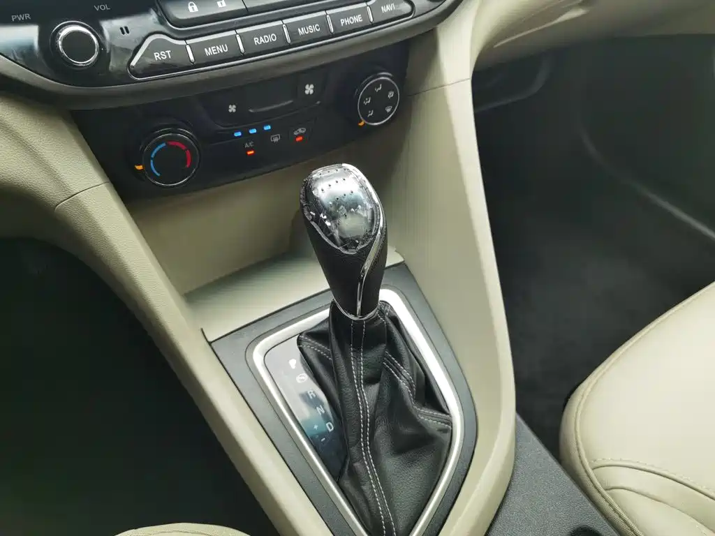 Buick Excelle 2017 — фото 13
