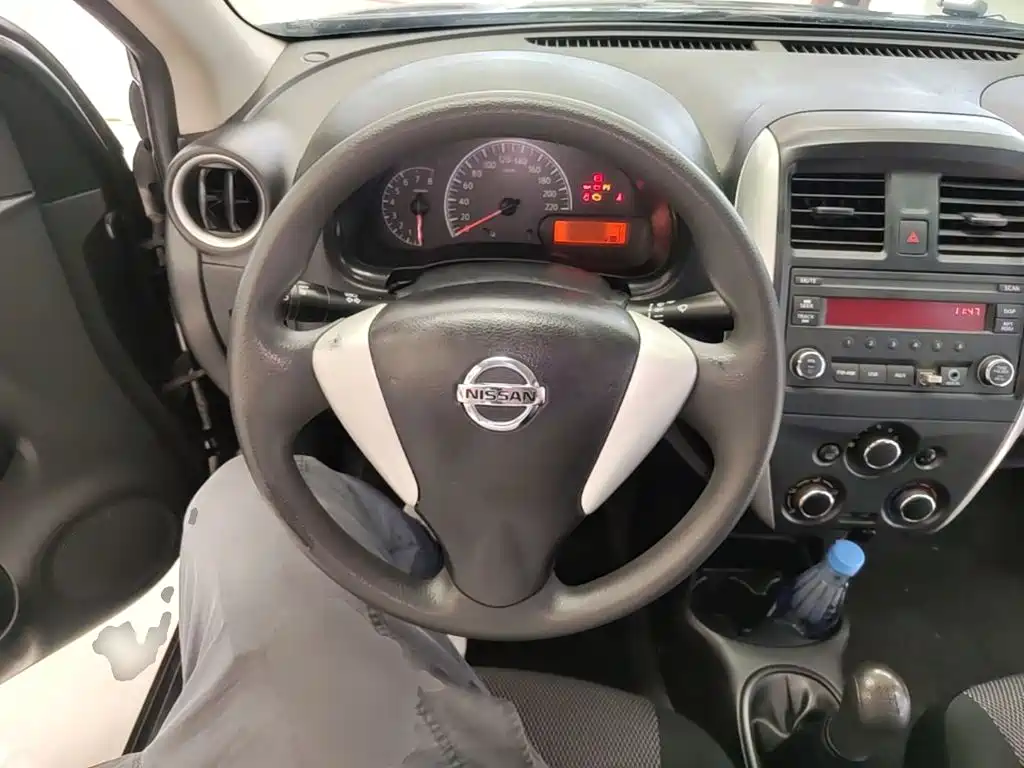 Nissan Sunny 2016 — фото 11