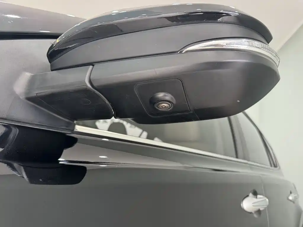 Toyota RAV4 2018 — фото 16