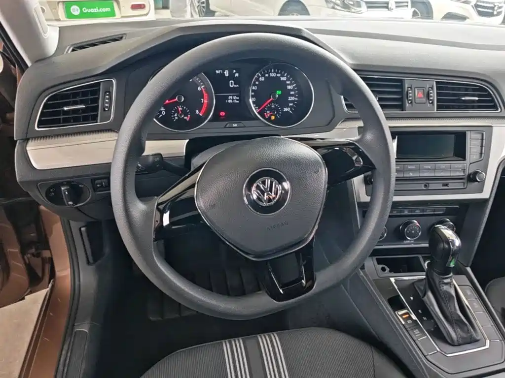 Volkswagen Lamando 2017 — фото 11