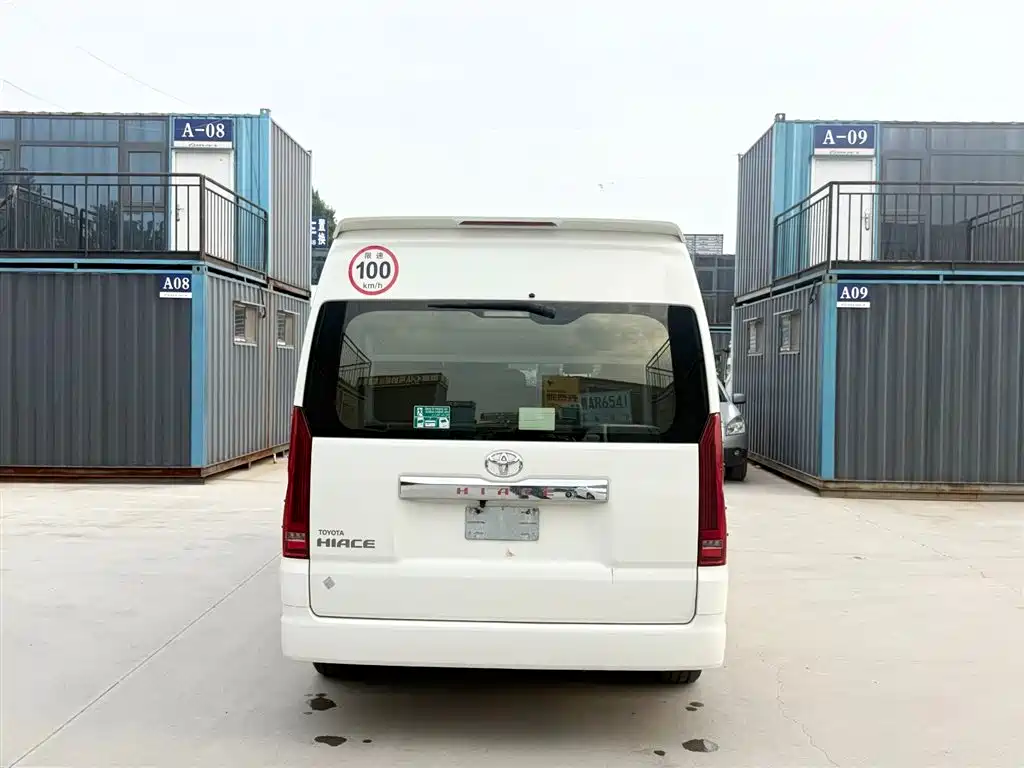 Toyota Hiace 2022 — фото 3