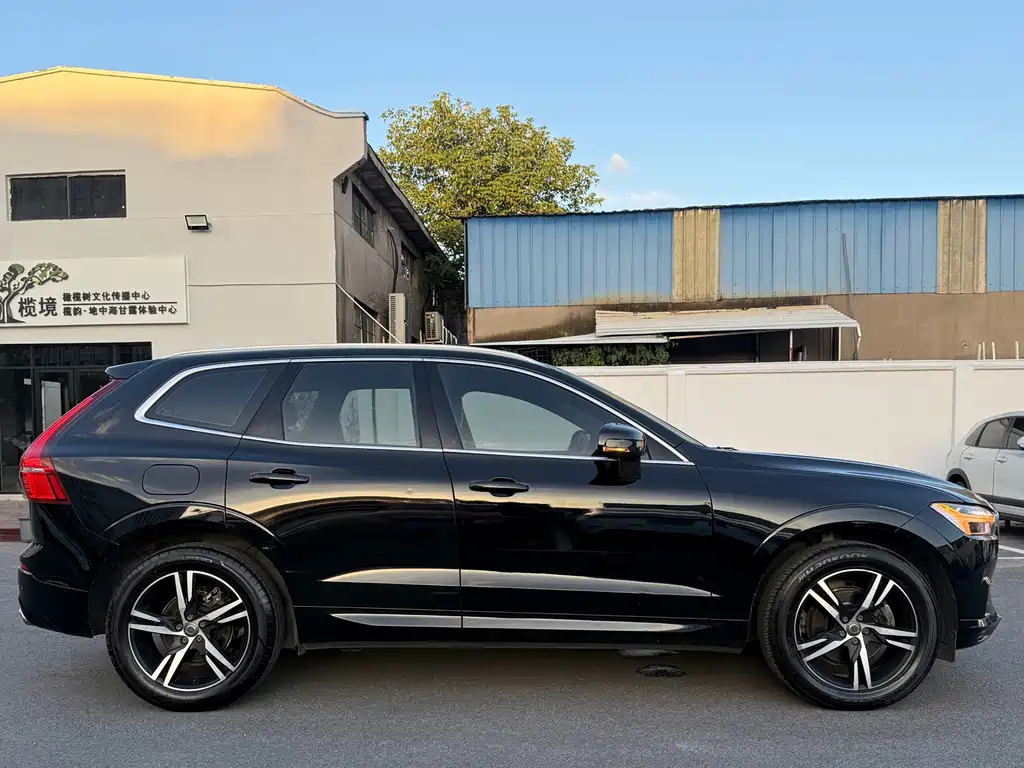 Volvo XC60 2019 — фото 19