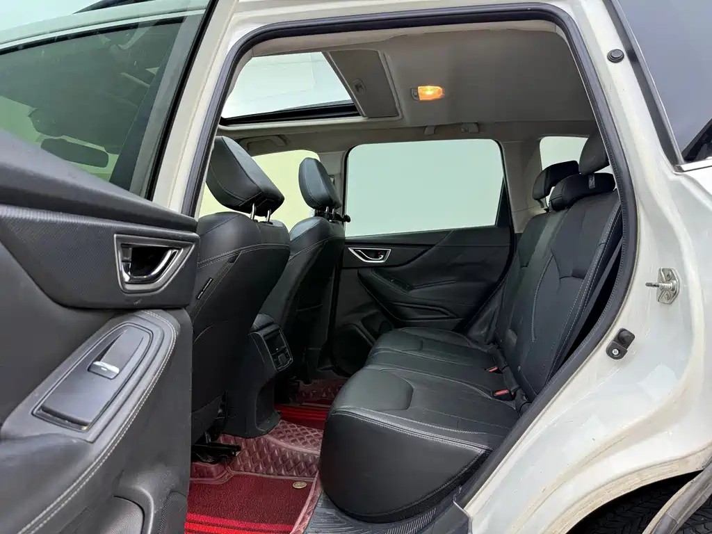 Subaru Forester 2019 — фото 12