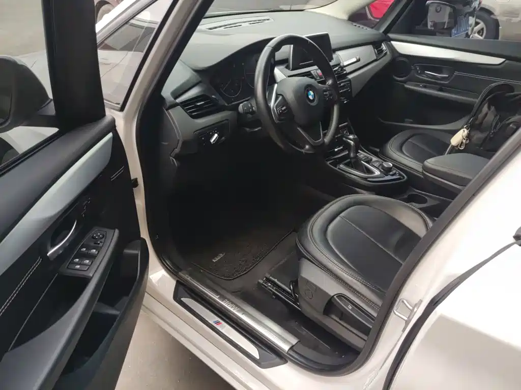 BMW 2 Series Wagon 2016 — фото 13