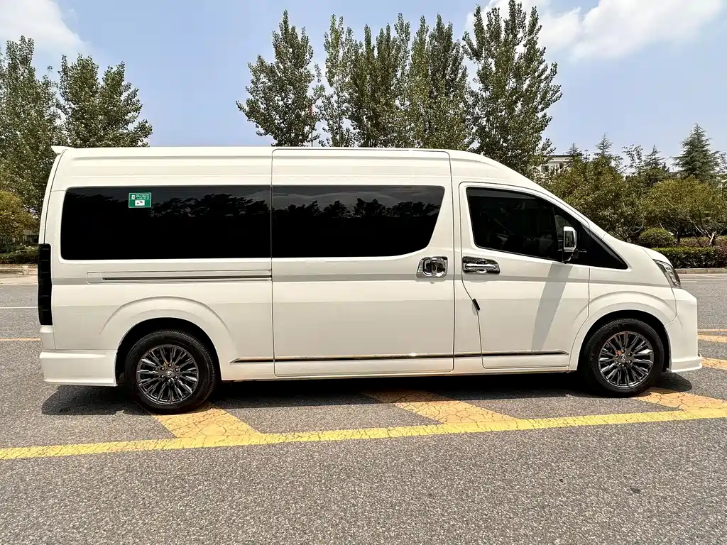 Toyota Hiace 2025 — фото 35