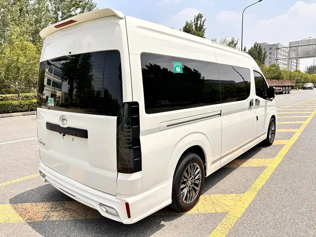 Toyota Hiace 2025 — фото 36