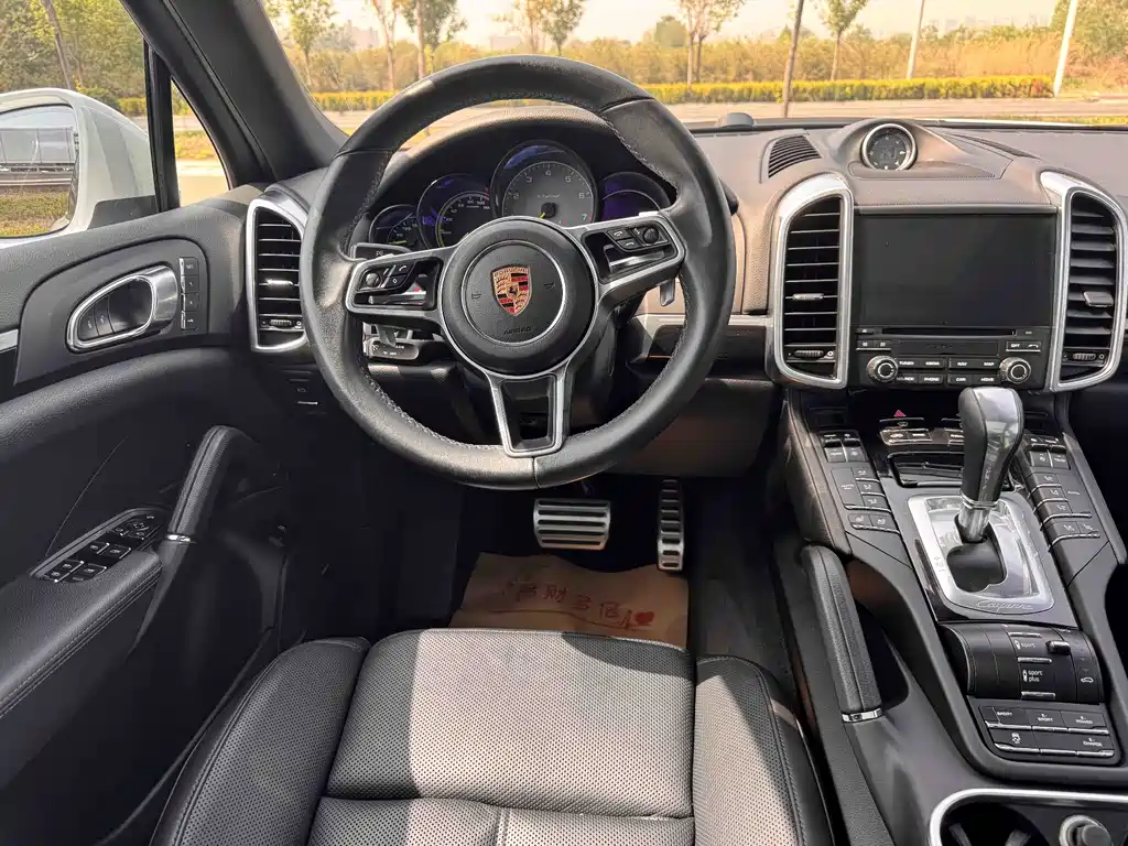 Porsche Cayenne Hybrid 2018 — фото 10