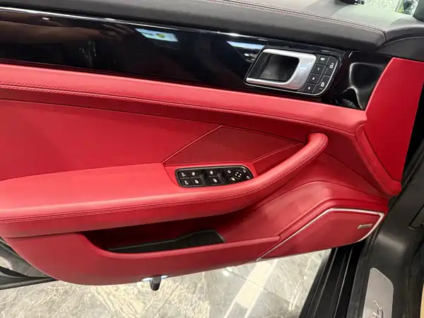 Porsche Panamera 2023