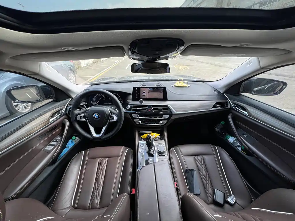 BMW 5 Series 2018 — фото 15