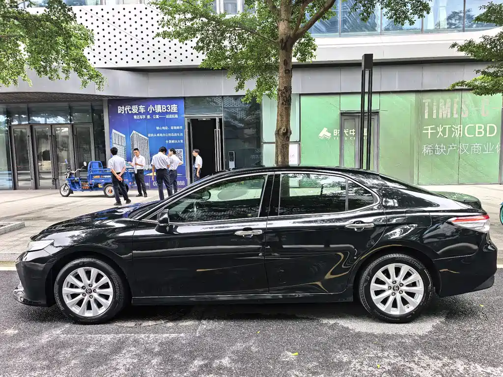 Toyota Camry 2019 — фото 3