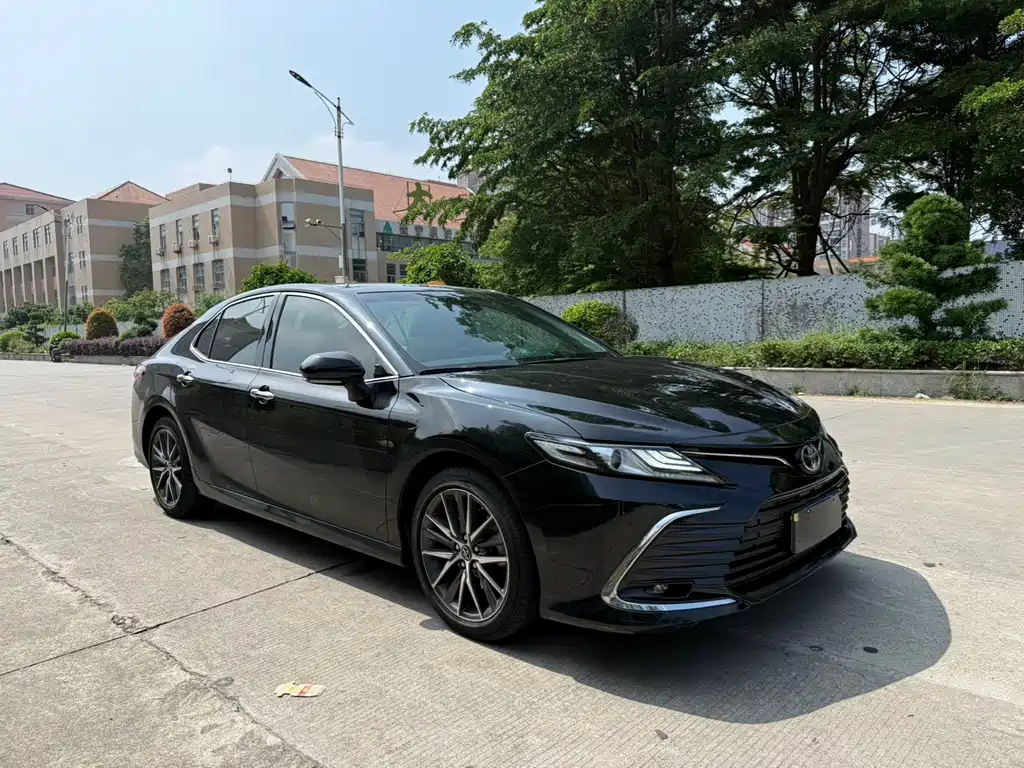 Toyota Camry 2022 — фото 3