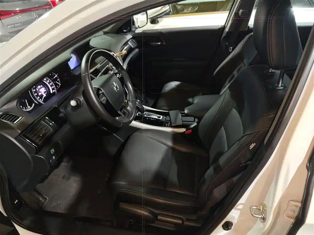 Honda Accord 2017 — фото 15